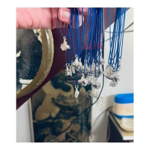 De sidste bestillinger på Fredsduen kom ind i weekenden! 🕊️💙
.
Vi er så glade og taknemmelige for den opbakning, vi har oplevet. 
Tak til alle jer, der har bestilt og støttet ❤️🙌🏽

Nu går vi i gang med at få det store overblik:
🕊️Hvor mange fredsduer er kommet ud i verden
💰Hvor mange penge der er samlet ind til @redbarnetdk 
.
Hver eneste due tæller – og det gør jeres støtte også.
Sammen gir vi håb til udsatte børn, både herhjemme og ude i verden 💙🕊️

Følg med – vi glæder os til snart at dele det endelige resultat med jer!
.
@linejensen_illu + @aestetikguld 
.
#Fredsduen #StøtRedBarnet #Taknemmelig #SammenForBørnene #Velgørenhed #Fællesskab